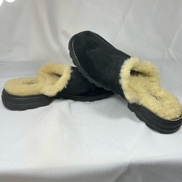 UGG Black and Cream Women's Slippers - Picture 6 of 11